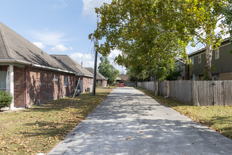 Humblewood Apartments in Humble, TX - Foto de edificio - Building Photo