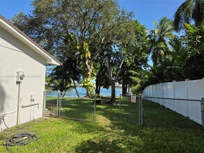 13920 Kendale Lakes Blvd in Miami, FL - Building Photo - Building Photo