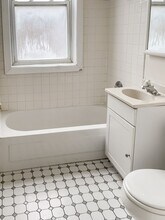 2318 N Southport Ave, Unit 1F in Chicago, IL - Building Photo - Building Photo