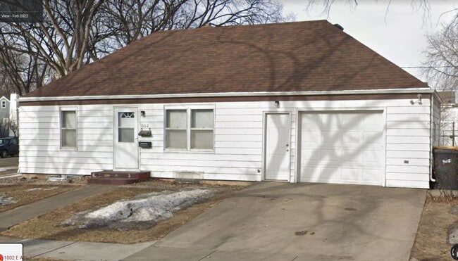 property at 1002 E Ave F