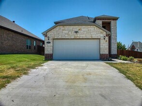 2813 Belmont Dr in Ennis, TX - Building Photo - Building Photo