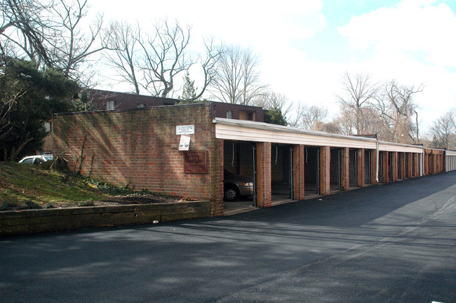 Landon Court Apartments in Lansdowne, PA in Lansdowne, PA - Foto de edificio - Building Photo