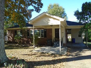 1925 Shade Ave in Florence, AL - Foto de edificio - Building Photo