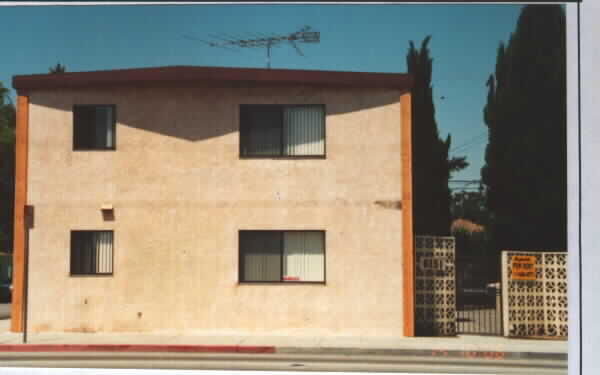 6151-6155 Cherry Ave in Long Beach, CA - Building Photo