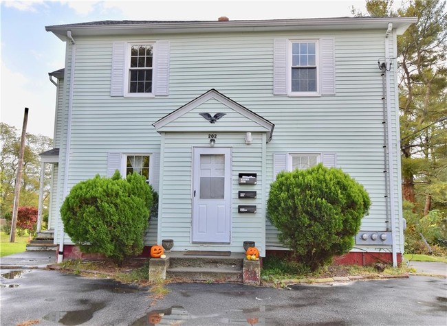 202 Bayview Ave-Unit -2 in Bristol, RI - Building Photo - Building Photo