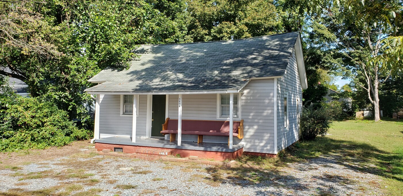 3808 Clifton Rd in Greensboro, NC - Building Photo