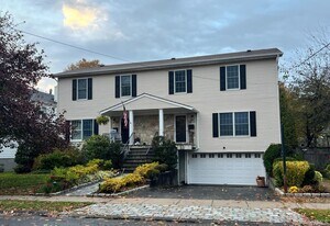 114 Sterling Ave in Harrison, NY - Building Photo