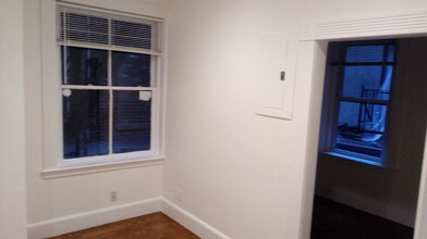 4 Garden Ct, Unit 5C in Boston, MA - Foto de edificio - Building Photo