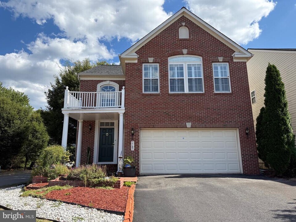 3787 Louise Ave in Chantilly, VA - Building Photo