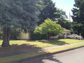 1240 SE 209th Ave in Gresham, OR - Building Photo - Building Photo
