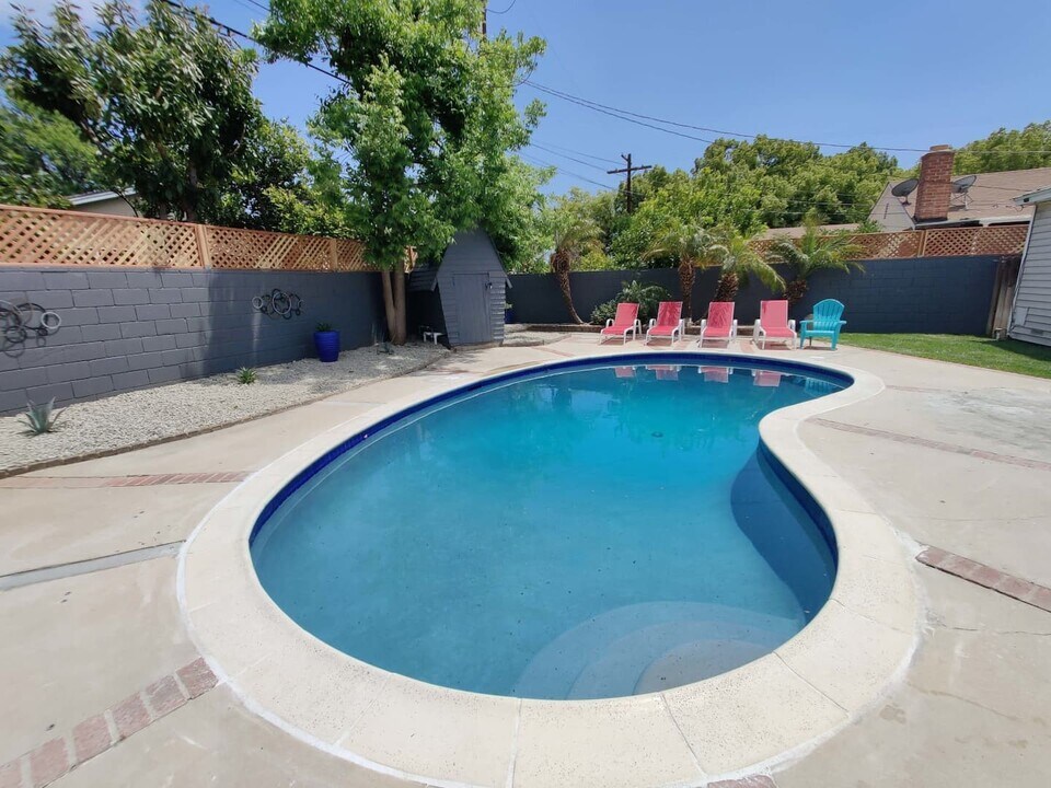 6838 Bertrand Ave, Unit 6838 Bertrand Ave. in Reseda, CA - Building Photo
