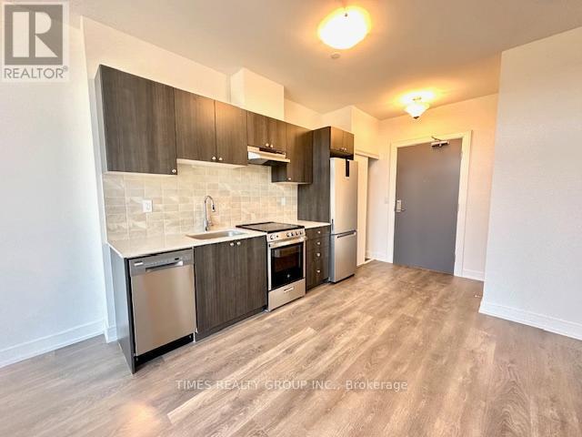 715 Davis Dr in Newmarket, ON - Building Photo - Building Photo