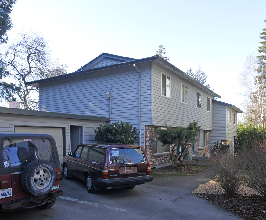 5006-5014 SW Pasadena St in Portland, OR - Building Photo