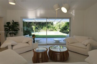 12020 NE 5th Ave in Biscayne Park, FL - Building Photo