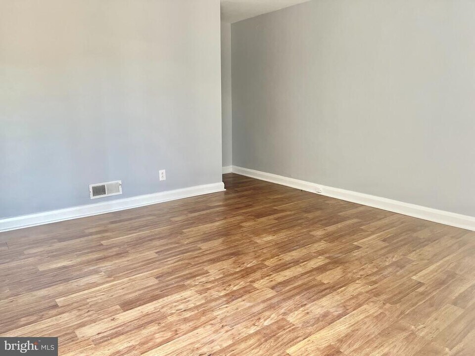 7423 Holabird Ave in Dundalk, MD - Building Photo