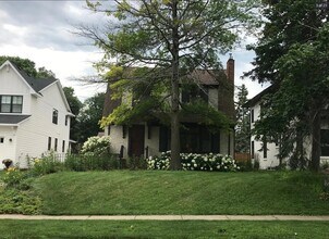 4405 Morningside Rd in Edina, MN - Foto de edificio - Building Photo