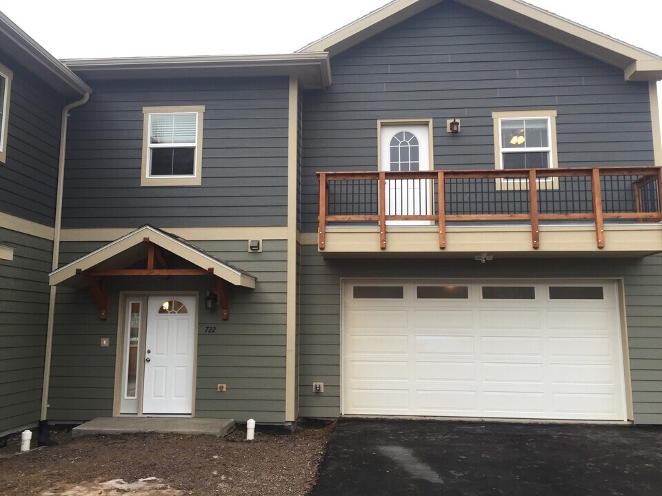726 Edgewood Pl in Whitefish, MT - Foto de edificio