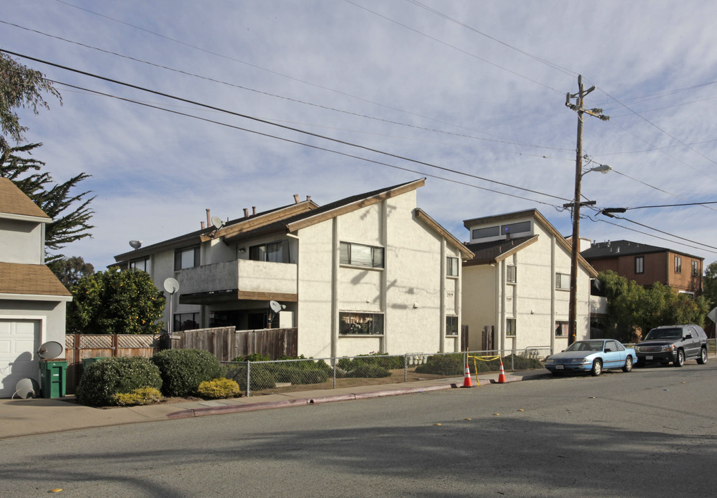 979-989 Hilby Ave in Seaside, CA - Building Photo