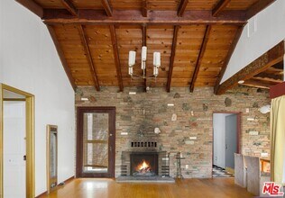 6933 Vanland Trl in Los Angeles, CA - Building Photo - Building Photo