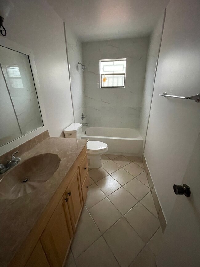 2435 SW 109th Ct in Miami, FL - Building Photo - Building Photo