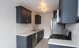 10227 S 10th Ave in Inglewood, CA - Building Photo