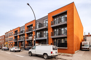 6595 Papineau Av Apartments