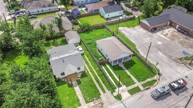 2802 Bringhurst St in Houston, TX - Building Photo - Building Photo
