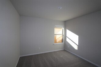 256 Falling Star Ln in Andice, TX - Building Photo - Building Photo