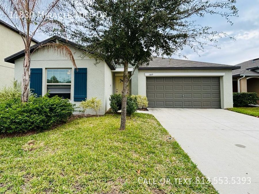 11830 MIracle Mile Dr in Riverview, FL - Building Photo