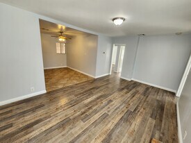 7910 Nagle Ave in North Hollywood, CA - Building Photo