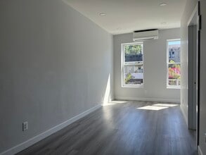 5022 5th Ave, Unit 1 in Brooklyn, NY - Foto de edificio - Building Photo