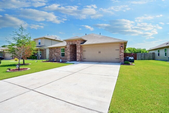 713 Luna Vista Dr in Hutto, TX - Building Photo - Building Photo