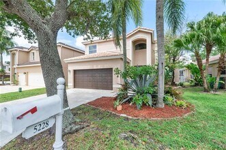 5228 NW 112th Terrace in Coral Springs, FL - Building Photo - Building Photo