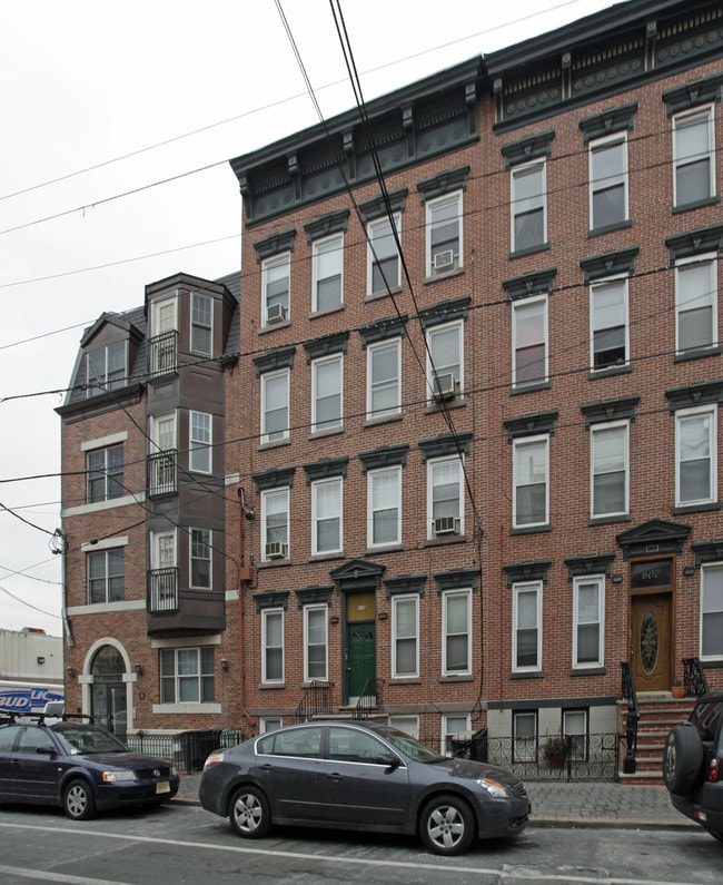 609 Grand St in Hoboken, NJ - Foto de edificio - Building Photo