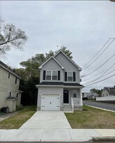 300 Saunders Ave in Bellmawr, NJ - Building Photo