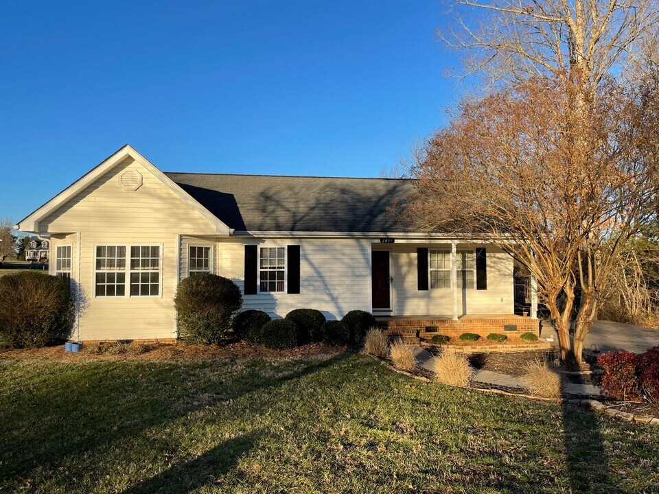 2497 Linnie Ct in Asheboro, NC - Building Photo