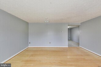 25504 Coltrane Dr in Damascus, MD - Building Photo - Building Photo