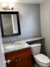 863 Crystal Lake Dr in Pompano Beach, FL - Building Photo - Building Photo