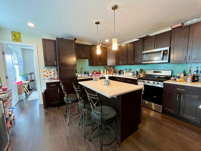 476 Fulton St, Unit 3 in Medford, MA - Building Photo - Building Photo