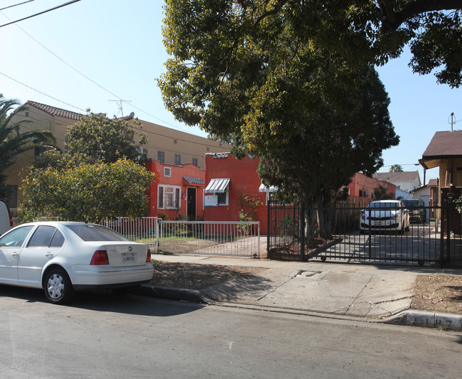 1183 N Ardmore Ave in Los Angeles, CA - Foto de edificio - Building Photo