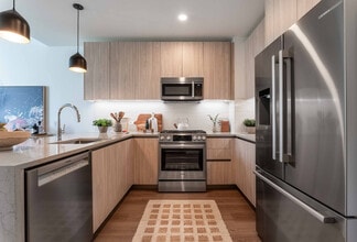 1 Riva Row in The Woodlands, TX - Building Photo - Building Photo