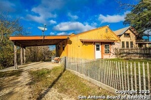 property at 1421 Stoneleigh Rd