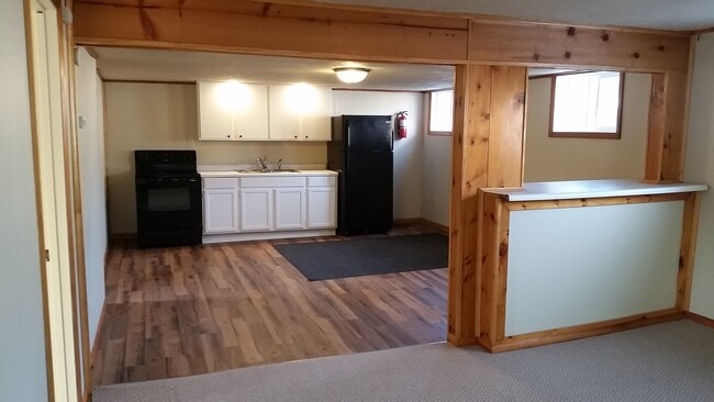 240 S Healy Ave, Unit Down in Negaunee, MI - Building Photo - Building Photo