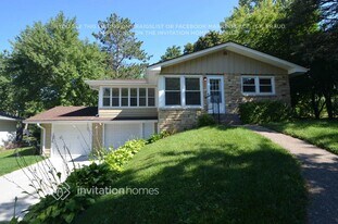 1171 Ingerson Rd in Arden Hills, MN - Building Photo