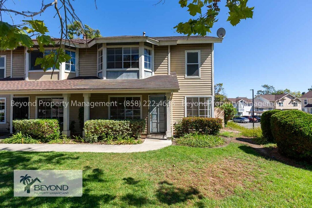1683 Manzana Way in San Diego, CA - Building Photo