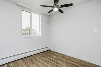 Oliver Place in Edmonton, AB - Building Photo - Interior Photo