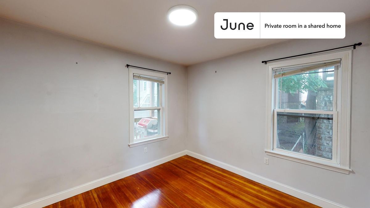 Private bedroom in 3 bed/2 bath Home in Boston, MA - Building Photo