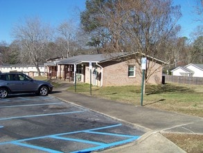 Heflin Oaks Apartments in Heflin, AL - Building Photo - Building Photo