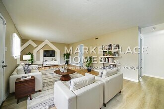 6855 Woodhurst Dr in St. Louis, MO - Building Photo - Building Photo