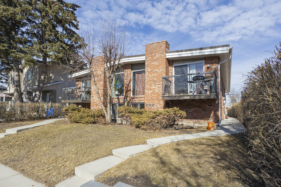 130B 12 Av NE in Calgary, AB - Building Photo